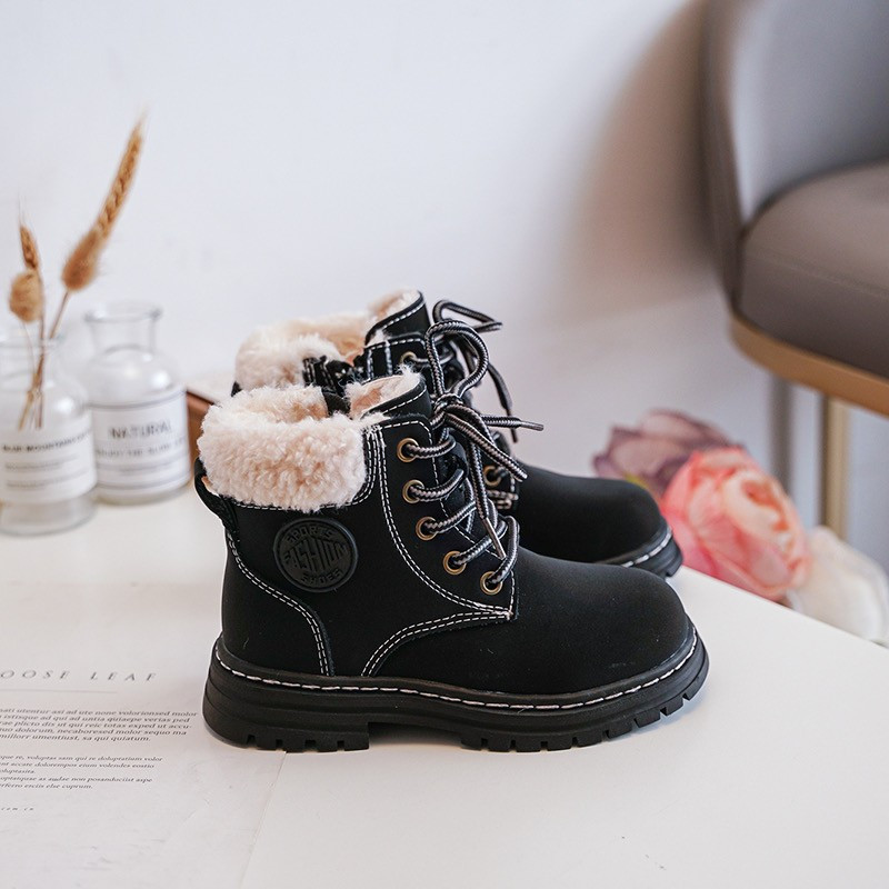 Pack of 12 : Filled hiking style boots (31-36)