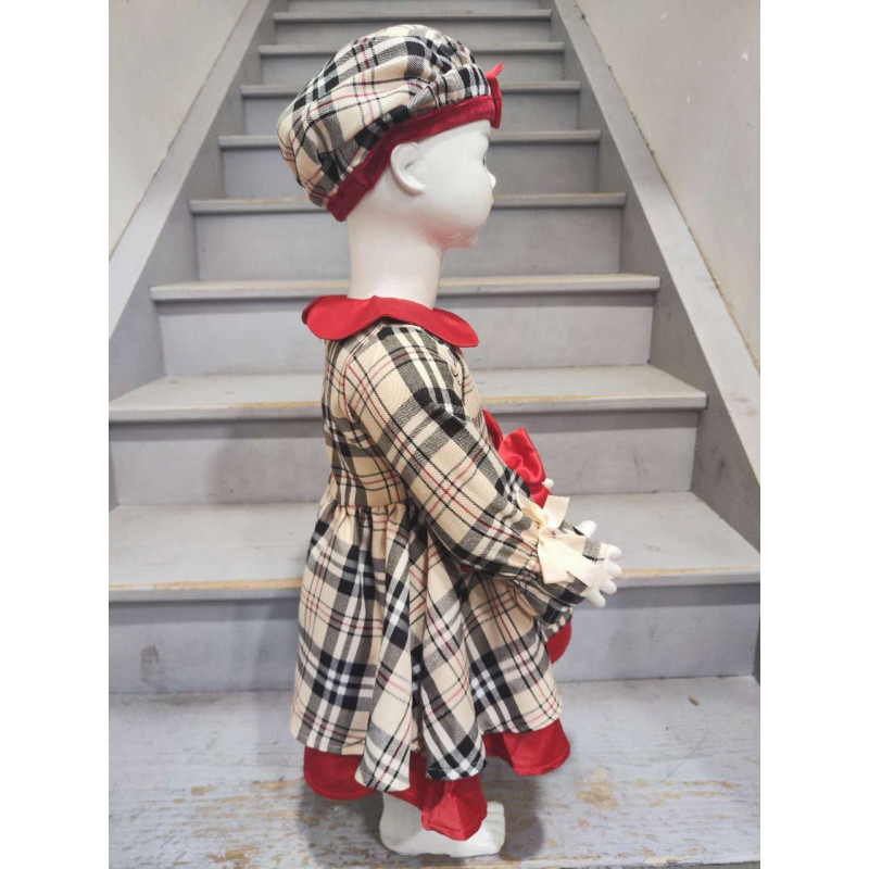 Lot van 6: Baby geruite meisjesjurk met rode knopen en geassorteerde baret
