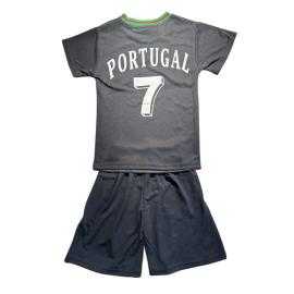 Jongens voetbalset Portugal met wit bedrukt T-shirt en rode short. Jongens voetbalset Portugal met wit bedrukt T-shirt en rode short.