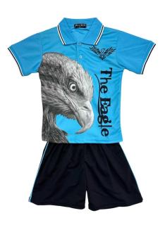 Jongensset met witte polo met adelaarprint en marineblauwe short.