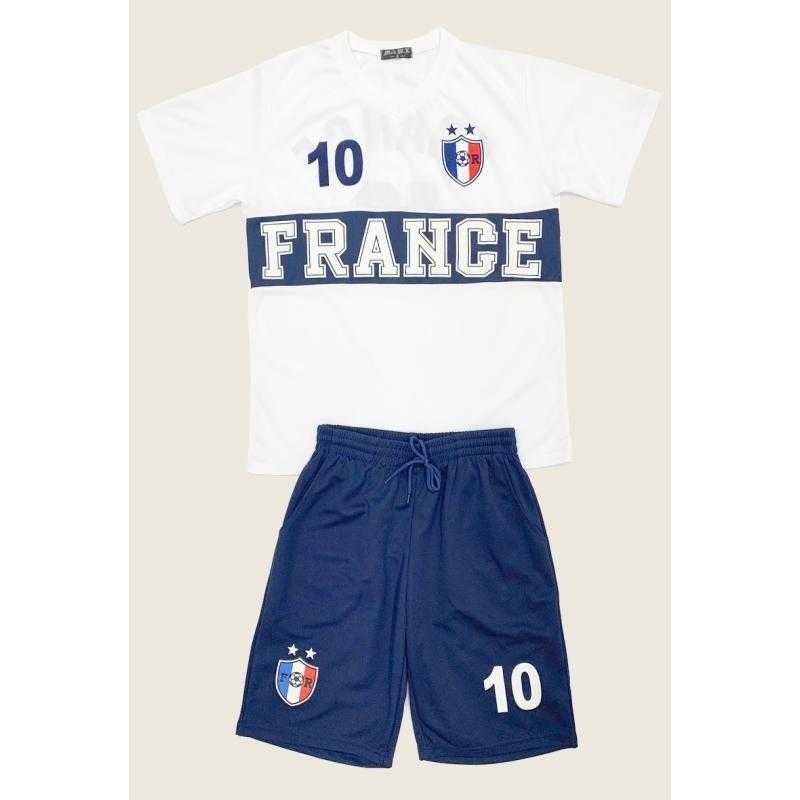 Ensemble sport enfant France avec t-shirt blanc et short bleu assorti.