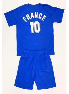 Ensemble sport enfant France avec t-shirt blanc et short bleu assorti.