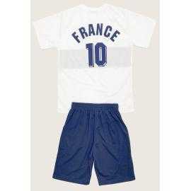Ensemble sport enfant France avec t-shirt blanc et short bleu assorti.