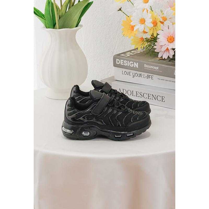 Set van 12 – Sportieve meisjessneakers met golfpatroon en klittenband (25-30)