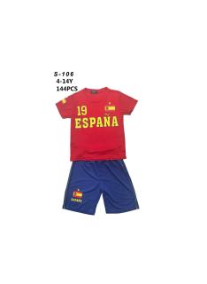 Ensemble sport enfant Espagne avec t-shirt rouge et short bleu.