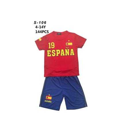 Ensemble sport enfant Espagne avec t-shirt rouge et short bleu.