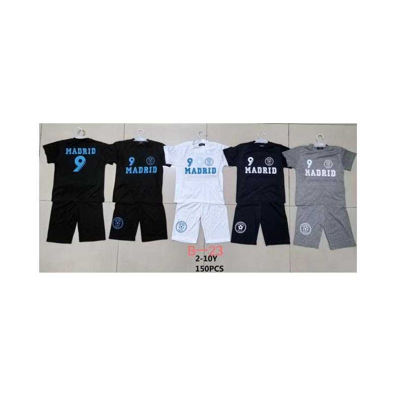 Ensemble garçon MADRID avec t-shirt football et short assorti en plusieurs coloris.