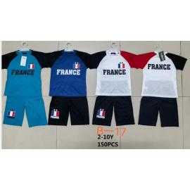 Ensemble garçon FRANCE football avec t-shirt à manches courtes et short assorti.