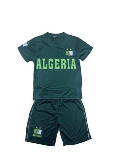 Ensemble garçon ALGERIA vert avec t-shirt à manches courtes et short assorti.