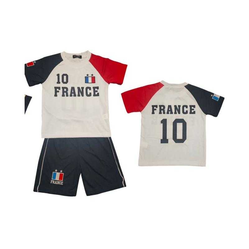 Ensemble garçon FRANCE 10 avec t-shirt à manches courtes et short assorti.