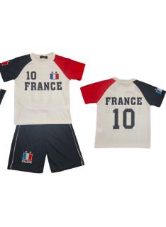 Ensemble garçon FRANCE 10 avec t-shirt à manches courtes et short assorti.