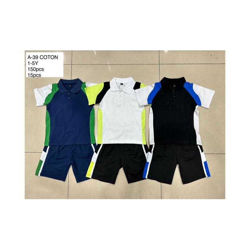 Ensemble garçon avec polo color block et short assorti en plusieurs coloris. Ensemble garçon avec polo color block et short assorti en plusieurs coloris.