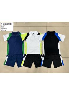 Ensemble garçon avec polo color block et short assorti en plusieurs coloris.