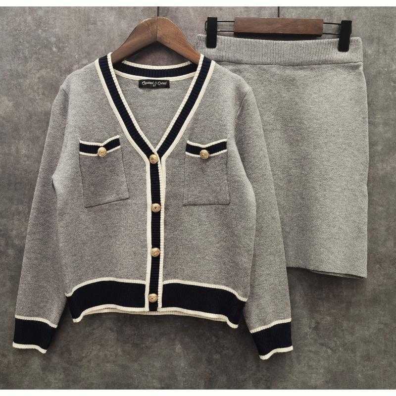 Lot de 6 – Ensemble deux pièces en maille avec cardigan boutonné et jupe assortie