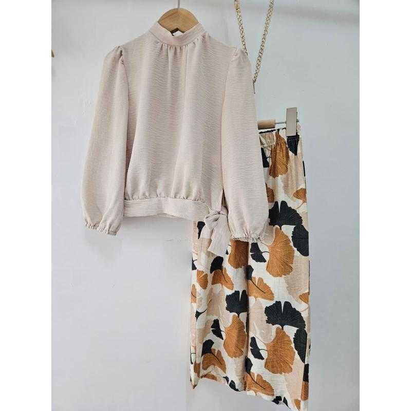 Set van 6 – Elegante set met effen blouse met opstaande kraag en bladeren print broek